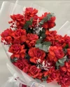 Букет цветов Сила любви из красных французских роз и эакалипта
