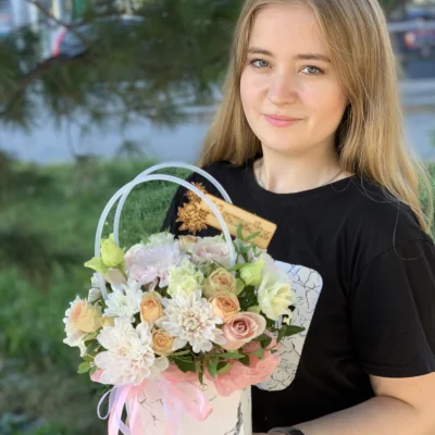 День знаний №10 Сумочка с цветами в пудровых оттенках