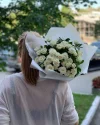 Букет из 7 белых кустовых роз