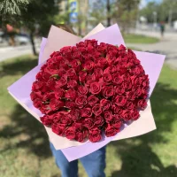 Букет 101 Роза Кения 40 см в пленке