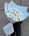 Большой букет белых хризантем